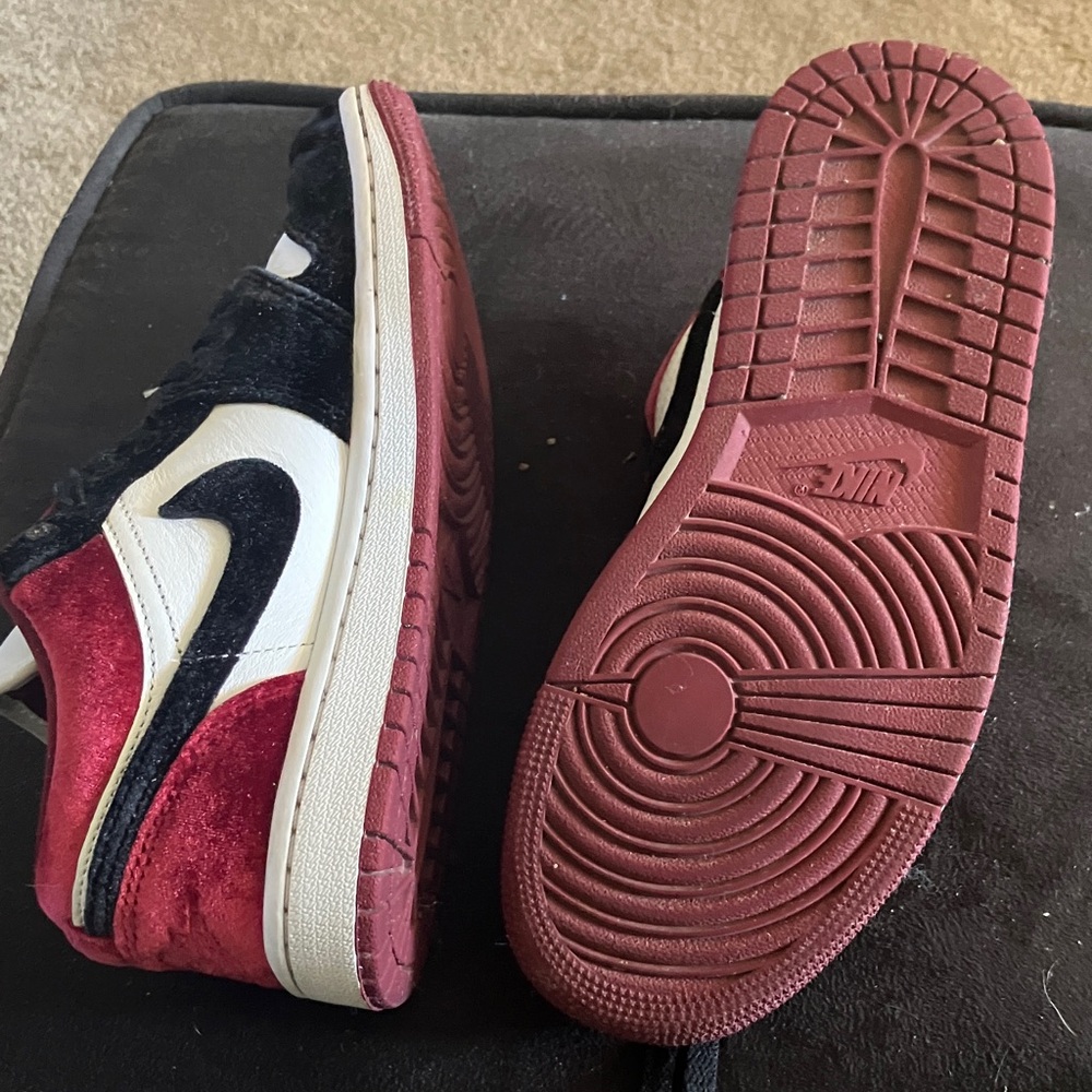 Air Jordan 1 Women’s Low SE “Velvet Black Toe” - Picture 11 of 12